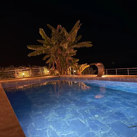 With A Full Private Pool * Milas