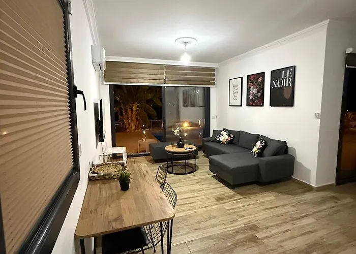 With A Full Private Pool Hébergement de vacances