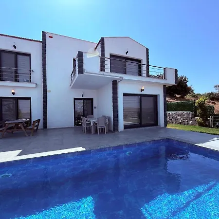 With A Full Private Pool * Milas