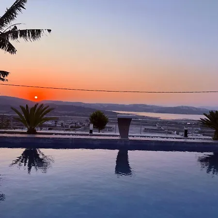 Hébergement de vacances With A Full Private Pool