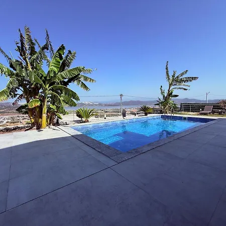 With A Full Private Pool Hébergement de vacances