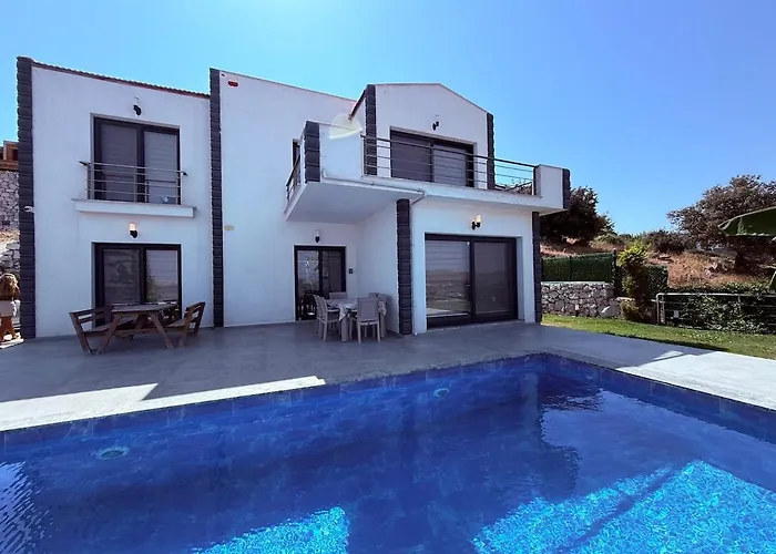 With A Full Private Pool * Milas